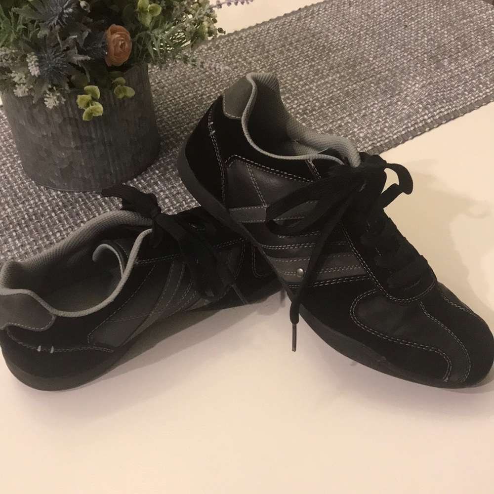 Perry Ellis Portfolio dress sneakers